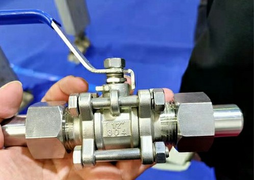 三片式外螺紋球閥 三(sān)片式(shì)外螺紋球閥